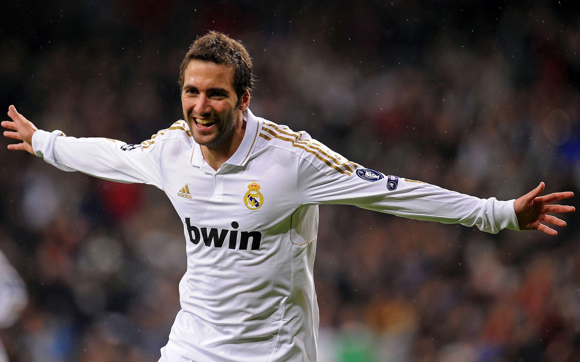 阿劳霍爆发，佛罗伦萨的节奏如何掌控了牙买加的足球基因？