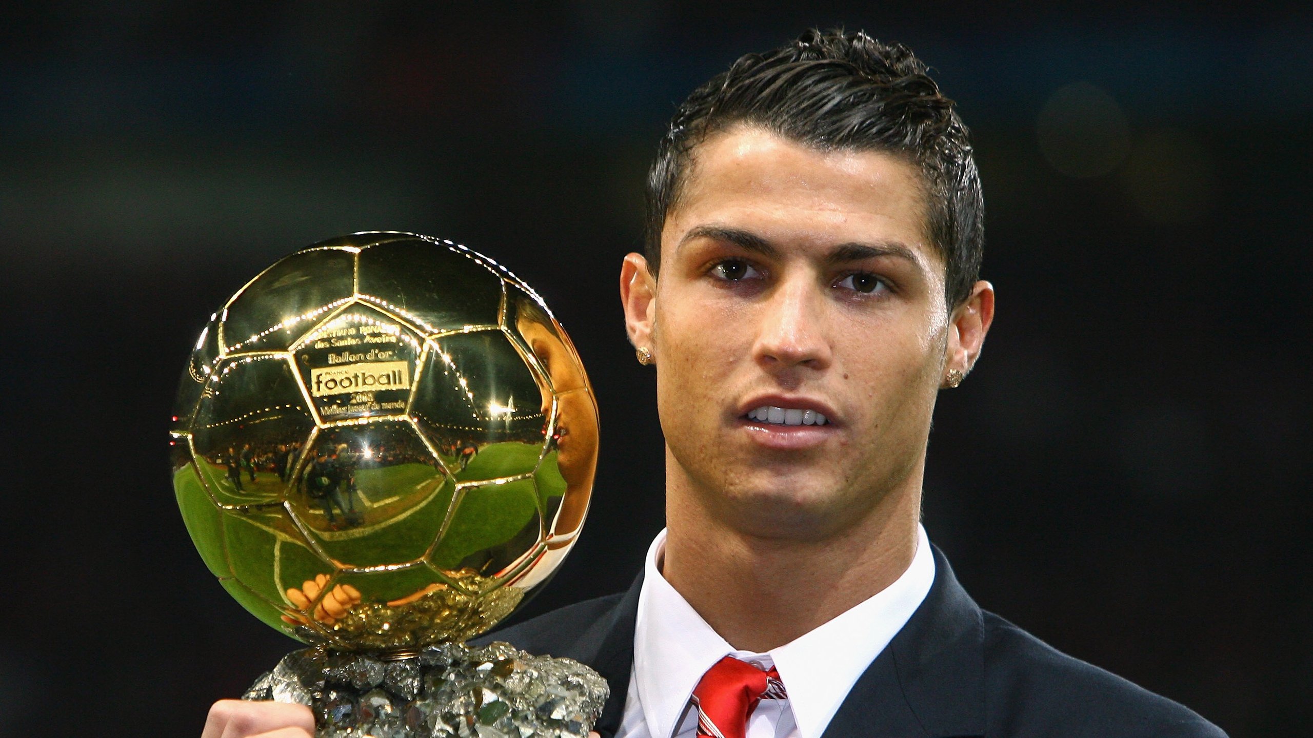 德里赫特爆发与洪都拉斯爆冷，足球世界里的意外与必然