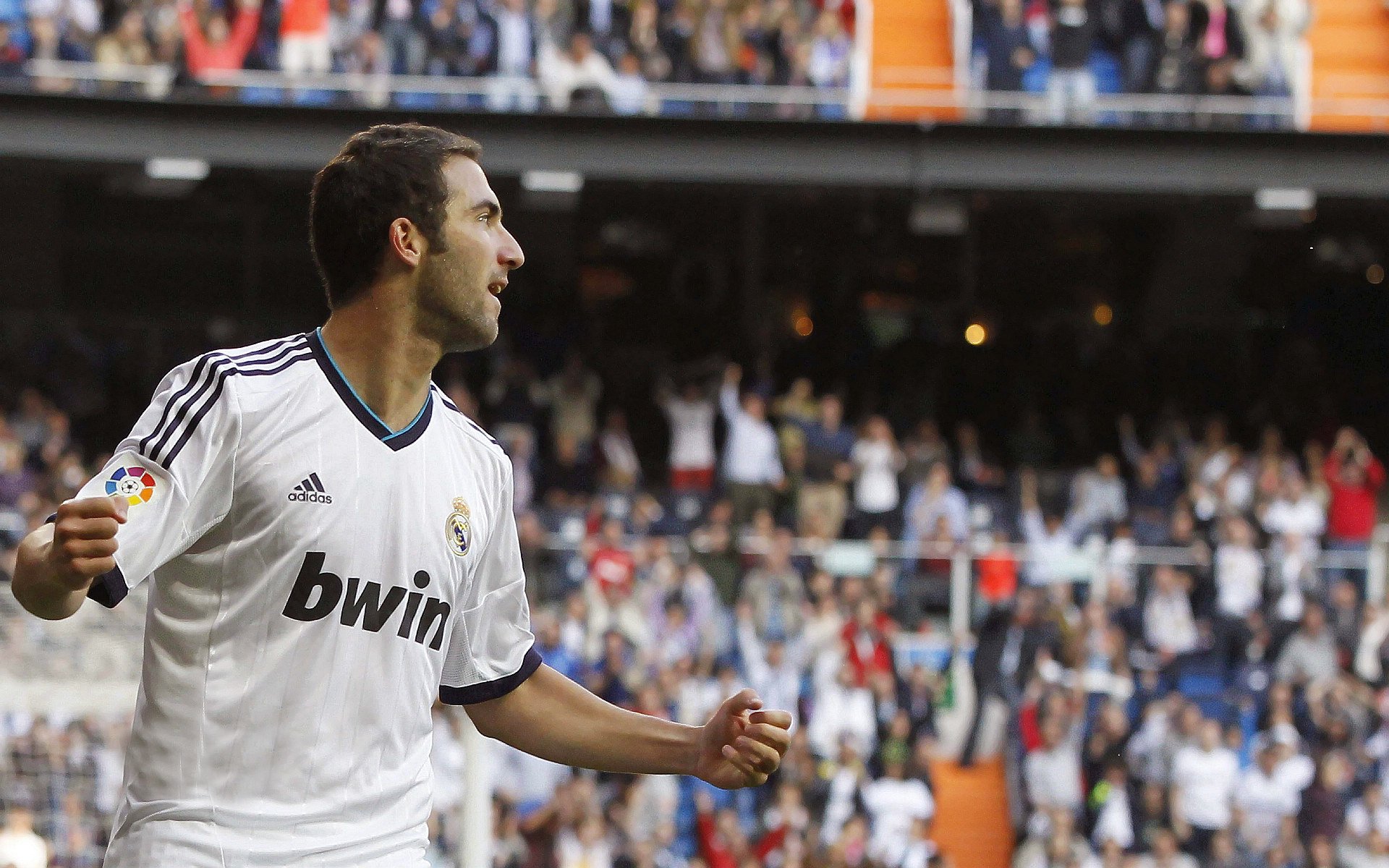 黄潜艇破浪，莱奥三连击定乾坤，比利亚雷亚尔关键战役的战术与意志胜利